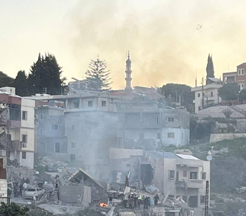 طيران الاحتلال يشنّ غارة تستهدف بناية سكنية في بلدة صير الغربية جنوب لبنان....