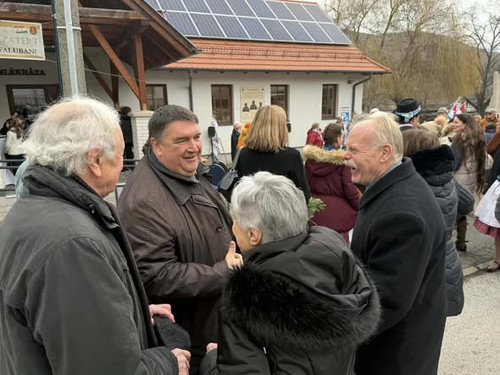 633945537 1306233294658320 2060654078996425533 n.jpg?stp=cp6 dst jpg s590x590 tt6& nc cat=111&ccb=1 .jpg