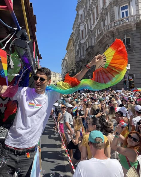 633572220 1586767172886331 7308339768669227223 n.jpg?stp=cp6 dst jpg s590x590 tt6& nc cat=103&ccb=1 .jpg