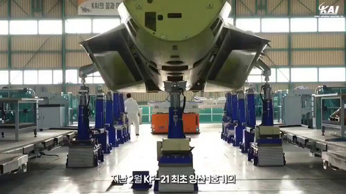 xE ZcXpYSr5 lvBZ.jpg