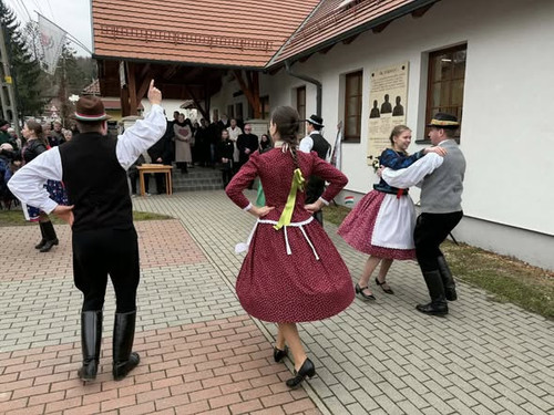 633540627 1306232864658363 337800850979751992 n.jpg?stp=cp6 dst jpg s590x590 tt6& nc cat=111&ccb=1 7.jpg