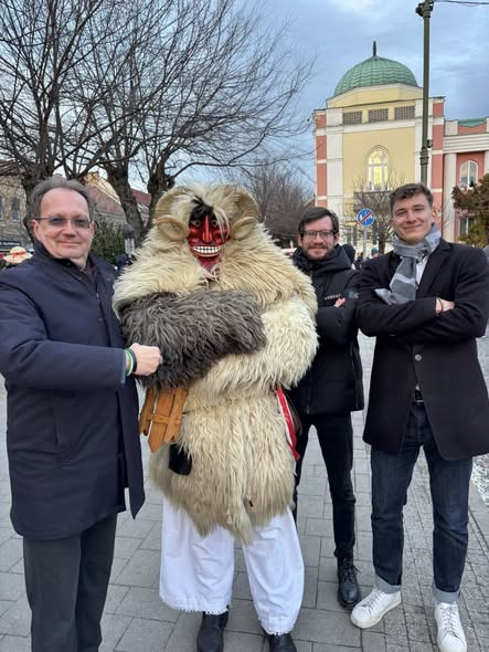 634828277 1482810909865535 2575461789401390601 n.jpg?stp=cp6 dst jpg s590x590 tt6& nc cat=101&ccb=1 .jpg