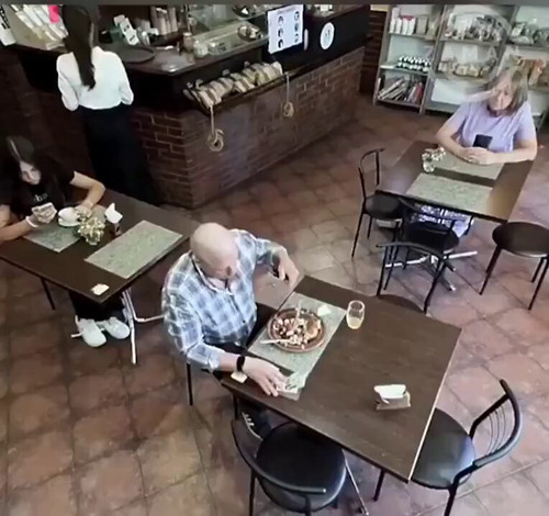 qLSuc m CR iZ20K.jpg