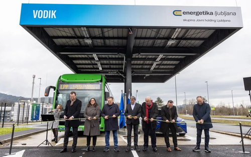 HBDPVn5b0AAbs7 ?format=png.png