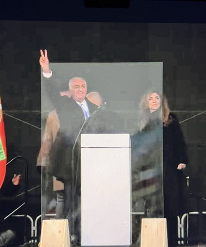 HBIraPdbsAAvMx7.jpg