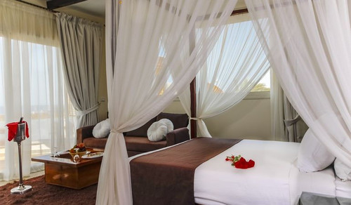 suite with sea view 1 6e348 lg.jpg