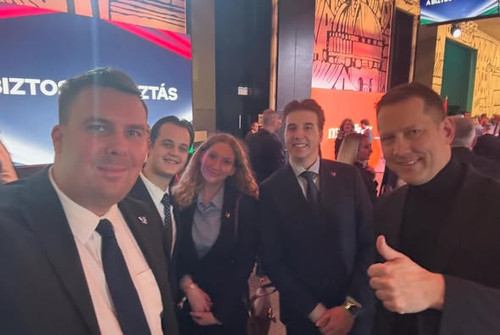 636846830 18256621480294215 2914610427964332710 n.jpg?stp=dst jpegr s590x590 tt6& nc cat=104&ccb=1 7.jpg