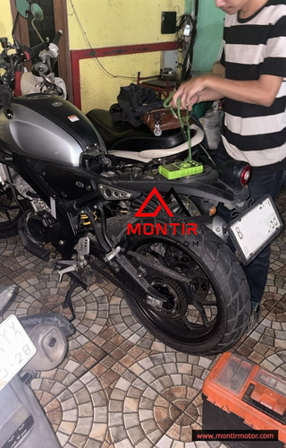 montir motor servis yamaha.jpg