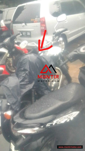 servis motor panggilan di tempat parkir.jpg