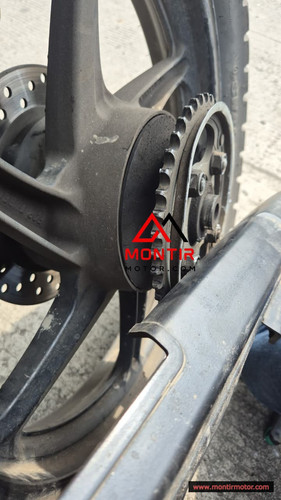 montir motor panggilan gear rantai.jpg