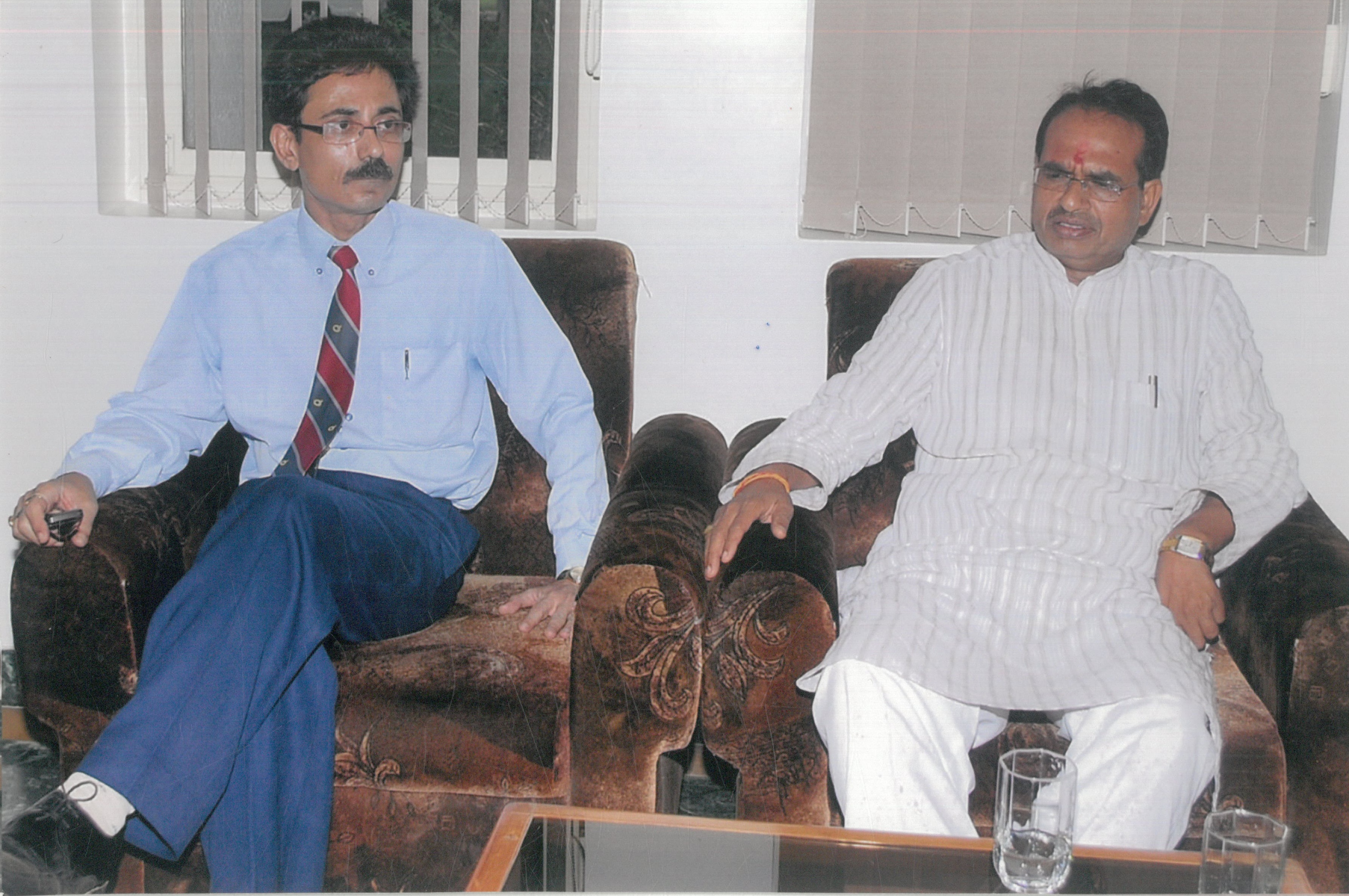 Dr. Rathore presenting research paper