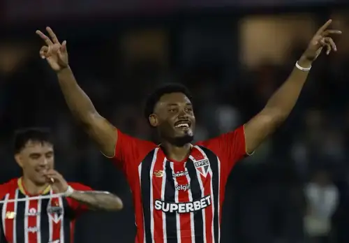Sabino se firma como peça-chave no esquema do São Paulo com atuações destacadas