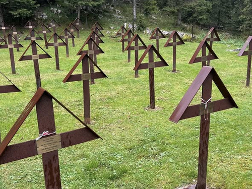 641579909 1522766833184703 2064941286395061315 n.jpg?stp=cp6 dst jpg s590x590 tt6& nc cat=106&ccb=1 .jpg