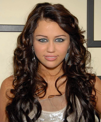 15 years ago miley graced the 2008 grammys and this iconic v0 63sb0i7qhmha1.png