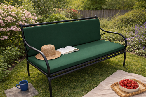 20260217 1527 Kolorowa poduszka na ławce remix 01khnzynj3e4qbsks034yfcrnq.png