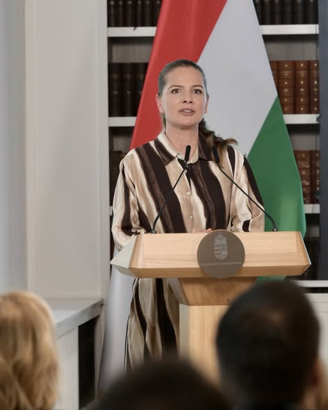 640897954 1454023266180024 2433451771154849994 n.jpg?stp=cp6 dst jpg s590x590 tt6& nc cat=100&ccb=1 .jpg