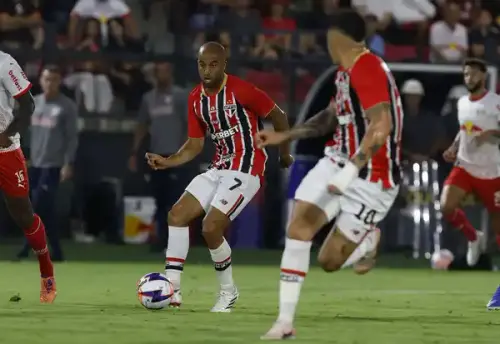 São Paulo espera contar com Lucas em terreno sintético no clássico contra o Palmeiras