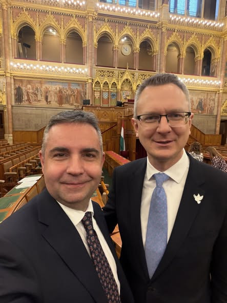 641599894 1434586952011612 909692319027728684 n.jpg?stp=cp6 dst jpg s590x590 tt6& nc cat=111&ccb=1 7.jpg