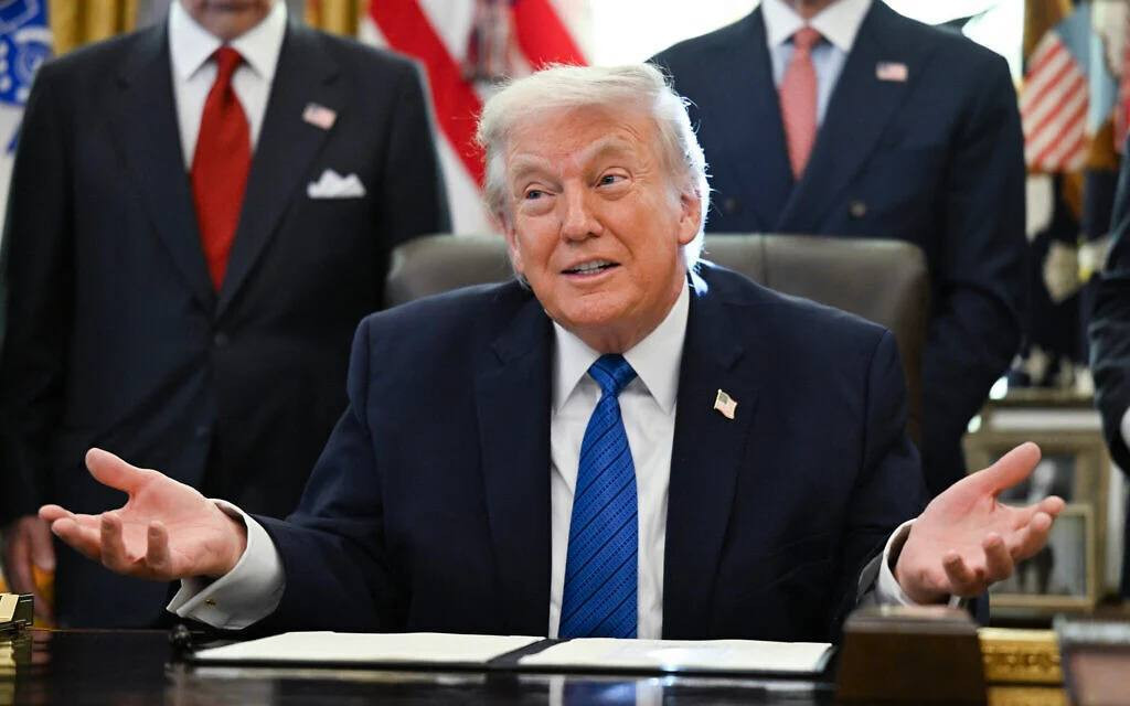 ترامب:
- الأنباء عن معارضة الجنرال "دانيال كين" للحرب غير صحيحة بنسبة 100%.

- أشار إلى عملية (Midnight Hammer) التي دمرت البرنامج النووي الإيراني بمف...