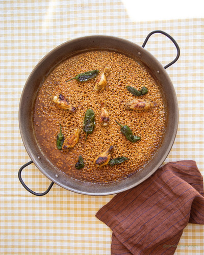 Arròs d'aletes de pollastre i pebrots del Padrón.jpg