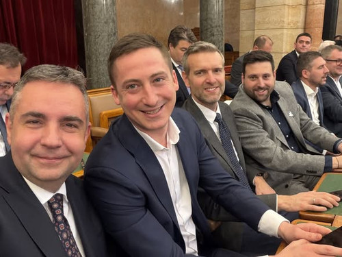 641590773 1434586472011660 7483110460170989808 n.jpg?stp=cp6 dst jpg s590x590 tt6& nc cat=100&ccb=1 .jpg