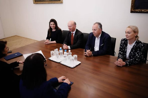 640688802 1331277385472685 1856293697548265379 n.jpg?stp=dst jpg s590x590 tt6& nc cat=101&ccb=1 7& n.jpg