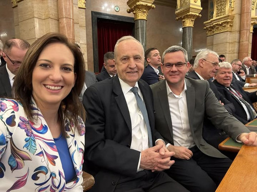 641370951 1608618704599822 6181465969071707540 n.jpg?stp=cp6 dst jpg s720x720 tt6& nc cat=101&ccb=1 .jpg