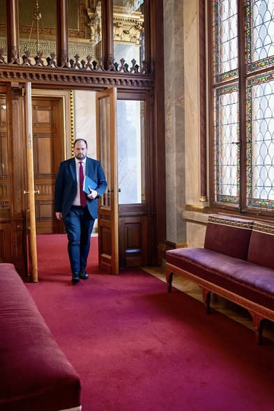 641467567 1437009871151259 8610895148928117238 n.jpg?stp=cp6 dst jpg s590x590 tt6& nc cat=102&ccb=1 .jpg