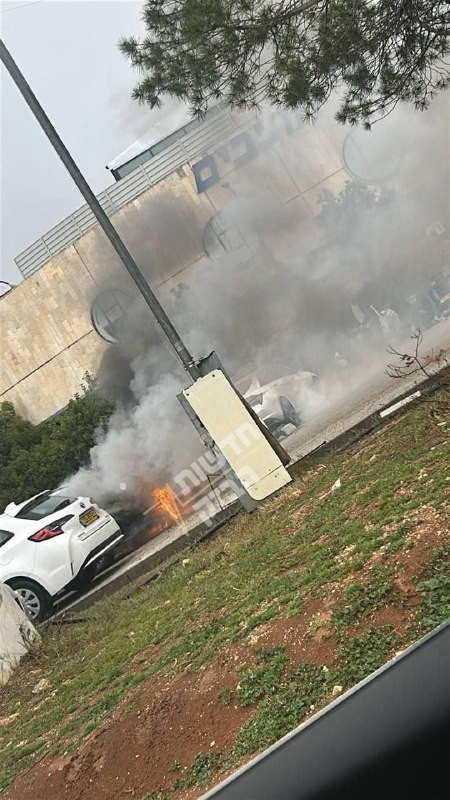 سقوط صواريخ على سيارة بالقدس المحتلة...