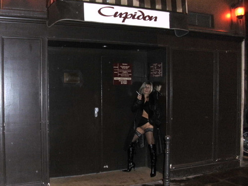 Lisa exhibition club Le Cupidon a Paris 01.jpg