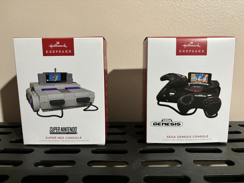 SUPER NINTENDO AND SEGA GENESIS ORNAMENTS WITH SOUNDS NEW MISB $70.jpg