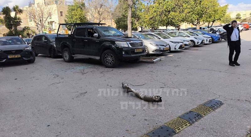 منصات للمستوطنين: من مكان سقوط شظية صاروخ في بيت شيمش بالقدس بدون إصابات....