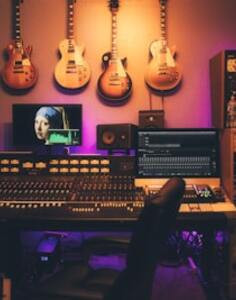 stock monitors square.jpg