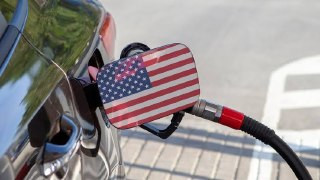 أسعار البنزين تقفز بنسبة 30% في الولايات المتحدة جرّاء الحرب مع إيران...