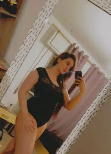 صور سكس بنوتة كيوت قمر بنت ناس تبعت نودز لحبيبها تمتعه 8 742x1024.webp