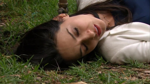 Amores verdaderos Ep 142 Susana Gonzalez fall.jpg