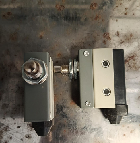 10000025	interruptor de límite (limit switch) TZ-7310.jpg