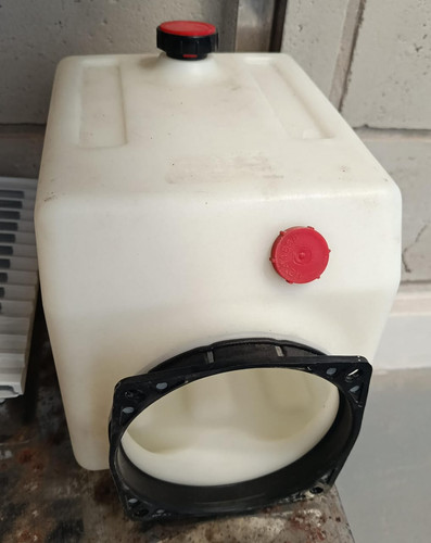 10000018	Tanque de aceite hidráulico de plástico,.jpg