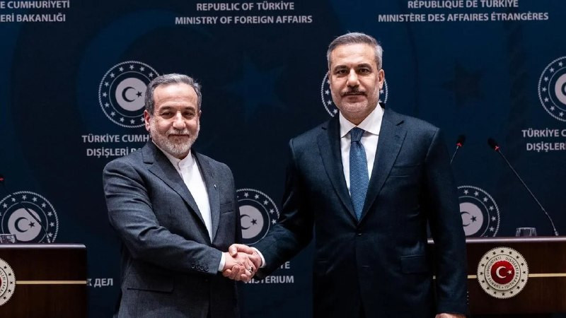 مصادر في الخارجية التركية: وزير الخارجية فيدان أكد لنظيره الإيراني عراقجي خلال اتصال أن انتهاك المجال الجوي التركي أمر غير مقبول وأن تركيا ستتخذ التدا...