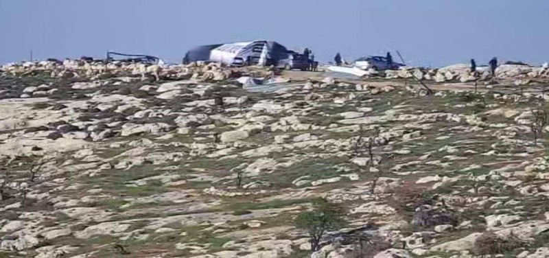 مجموعات المستوطنين تنصب خيمة في بلدة مخماس شمال شرق القدس المحتلة...