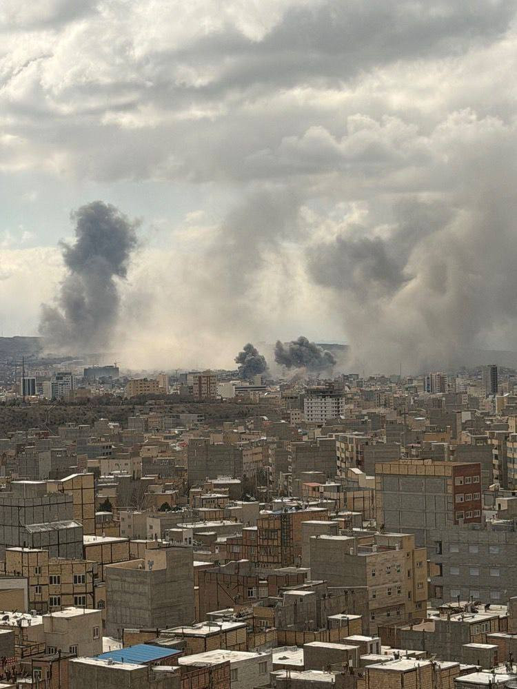 قصف أمريكي إسرائيلي على مدينة تبريز في إيران...