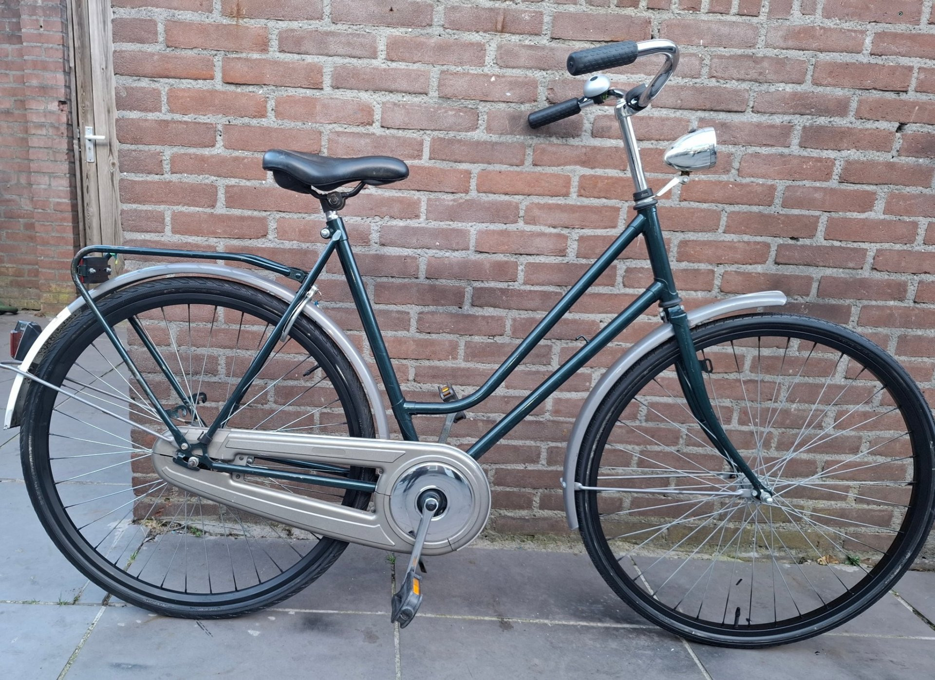 Hele nette en fijne 28 inch damesfiets met terugtrap rem