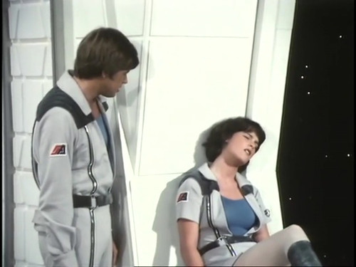 Space Academy s1e15 Johnny Sunseed Maggie Cooper faint 1.jpg