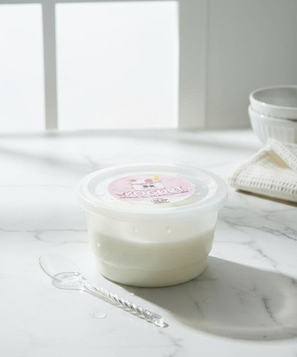 dreamina 2026 02 16 7673 Ubah foto produk yogurt ini jadi kelihat....jpg