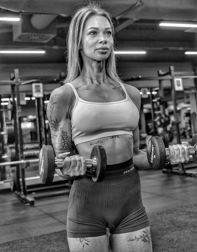 Fitness bitch Kamila from Prague aka Samantha Rodriguez aka The Sexretary - at the gym in Prague