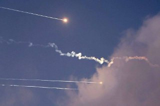 إعلام إسرائيلي: الدراسة في إسرائيل لن تعود حتى يوم الخميس على الأقل، وقيادة الجبهة الداخلية تقول: "إطلاق الصواريخ اليوم أعادنا إلى الوراء من حيث التسه...