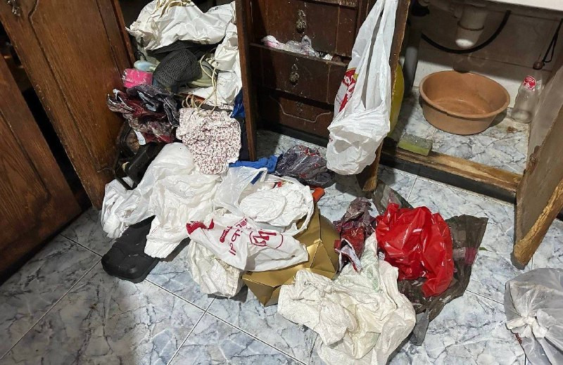 تخريب ودمار أحدثته قوات الاحتلال في منزل عائلة الصحفي "حمزة حمدان" عقب مداهمته، خلال اقتحام ضاحية شويكة شمال طولكرم....