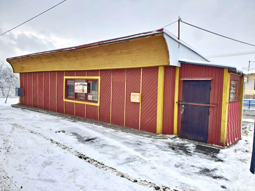 manželia Bašistovci, predajňa, Hrabušice.jpg