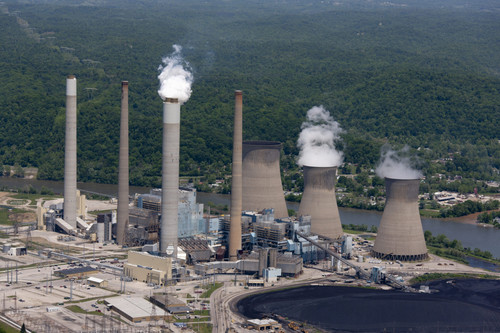 Aerial view of John Amos coal fired Power Plant St Albans West Virginia photograph taken June 2013.jpg