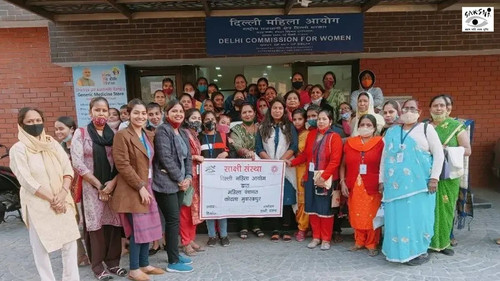 How does the Mahila Panchayat Program help women deal with social and domestic issues.jpg